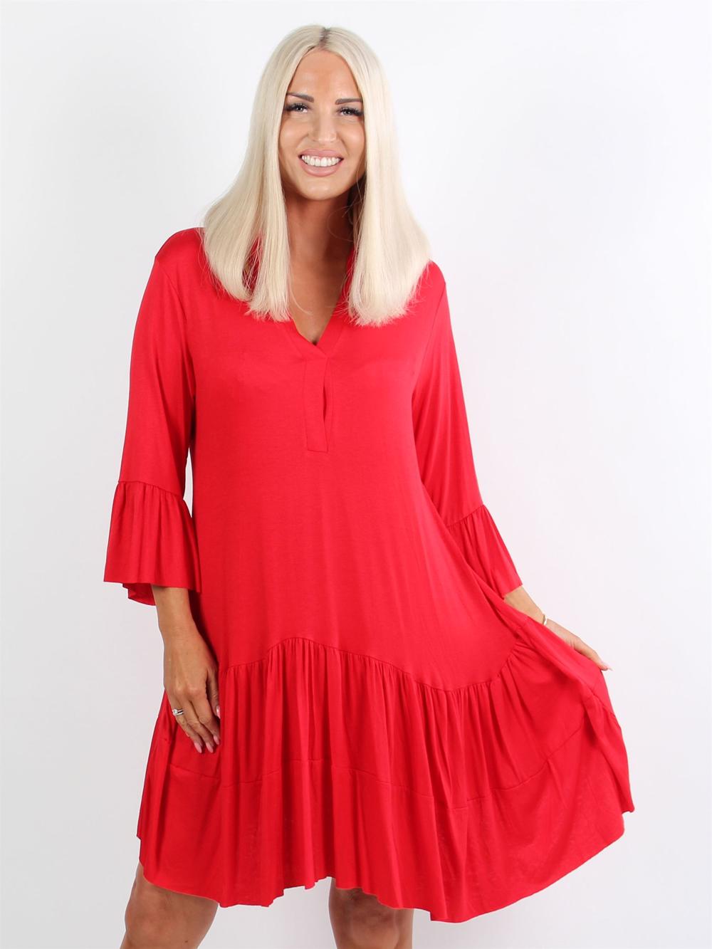 Pauline - Kjole med v-udskæring og lille flæseskørt